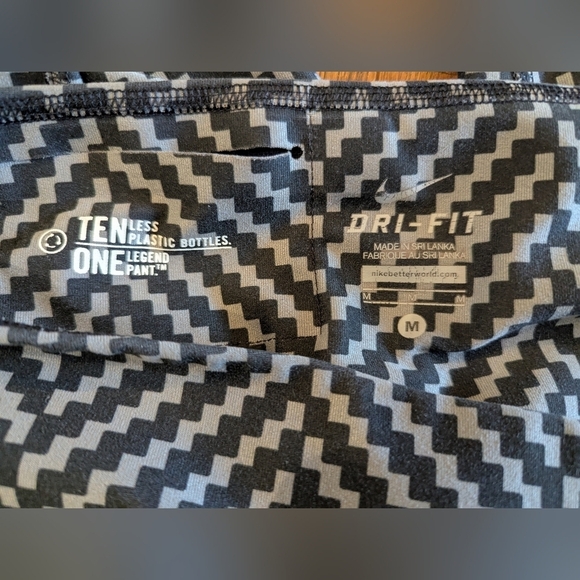Nike Dri Fit Women's Black and Gray Checkered Leggings Size M - Picture 5 of 11